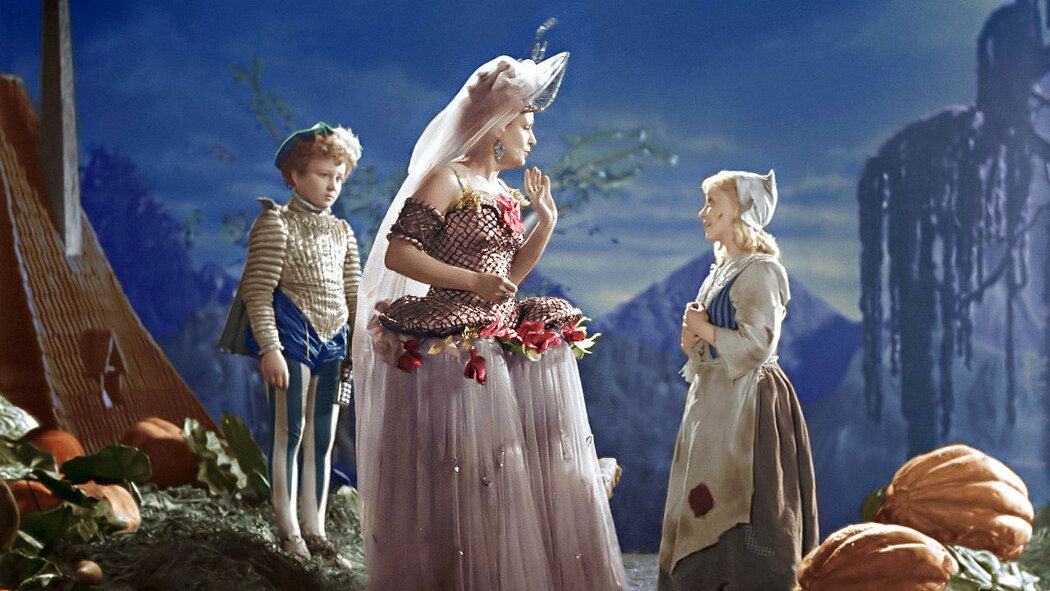 Неоплачиваемый труд: как Золушка влияет на наше общество