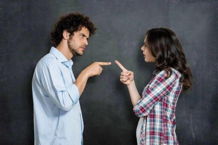 Тайная агрессия: как распознать мелкие оскорбления в отношениях