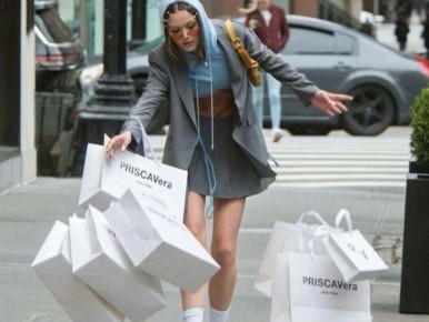 Тревожные покупки: как шопинг заполняет пустоту внутри