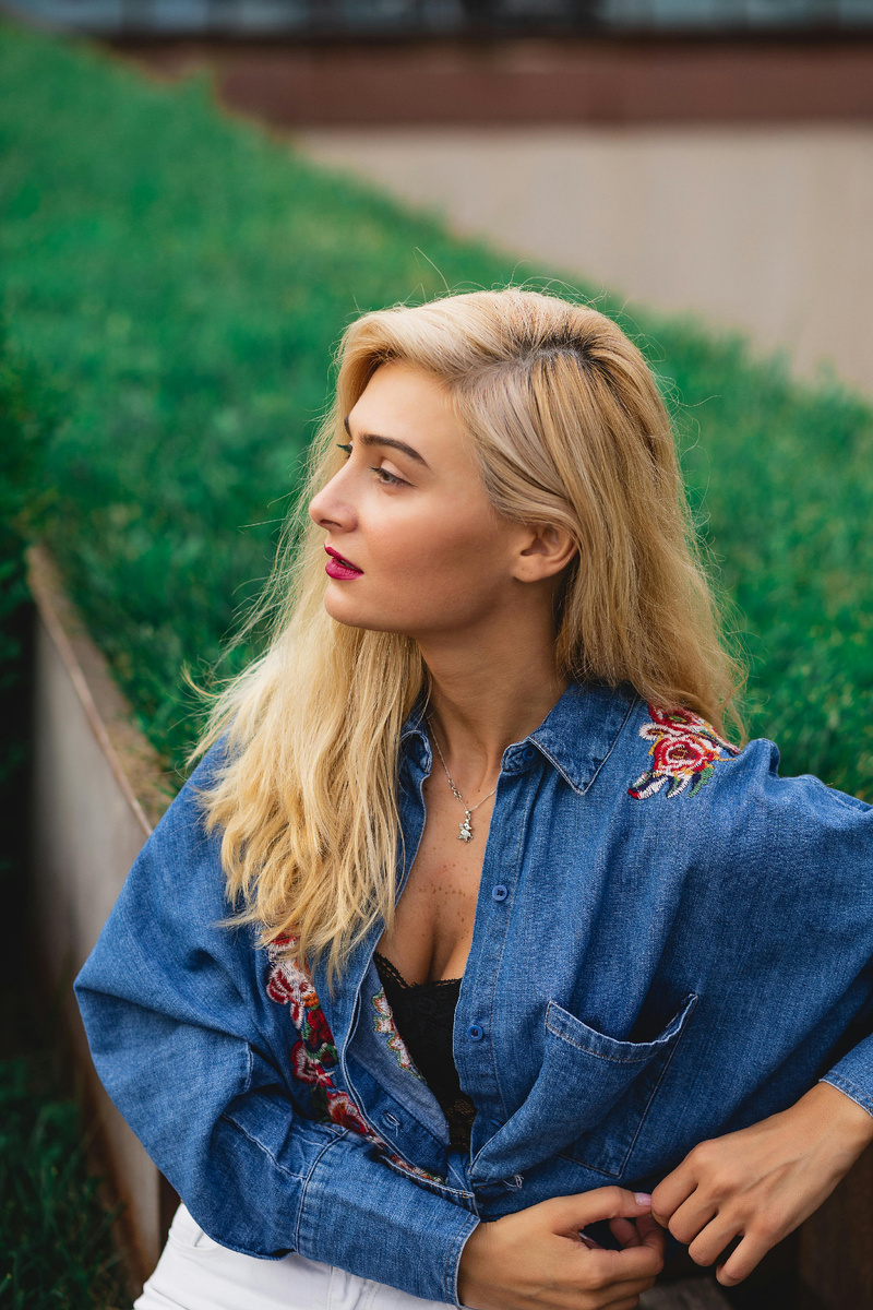 Почему одни женщины манят мужчин, а другие остаются в тени