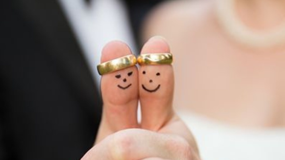 Сломать стереотипы или принять традиции: как построить осознанный брак