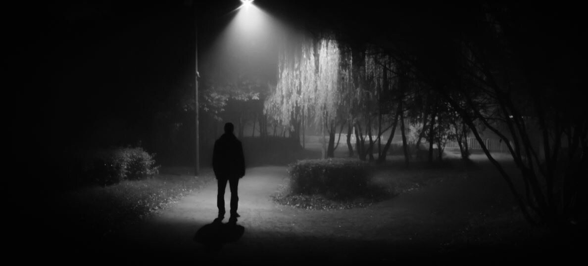 Почему самотерапия не всегда помогает: взгляд на самосаботаж и темные уголки психики