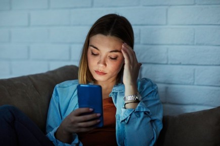 Слежка за бывшими в соцсетях мешает восстановлению после разрыва